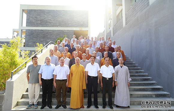 海南自贸港佛讯:省佛协迎送执事班龙象毕业入世