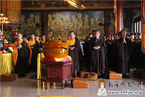 庄严僧俗两众