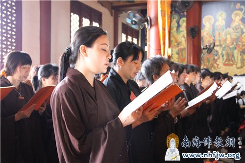 07 虔诚诵经.jpg