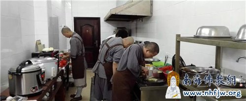 01 学僧学习斋菜制作.jpg