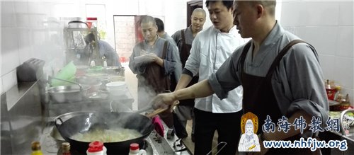 03 亲自动手制作斋菜.jpg