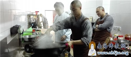 04 学习斋菜的炒法.jpg