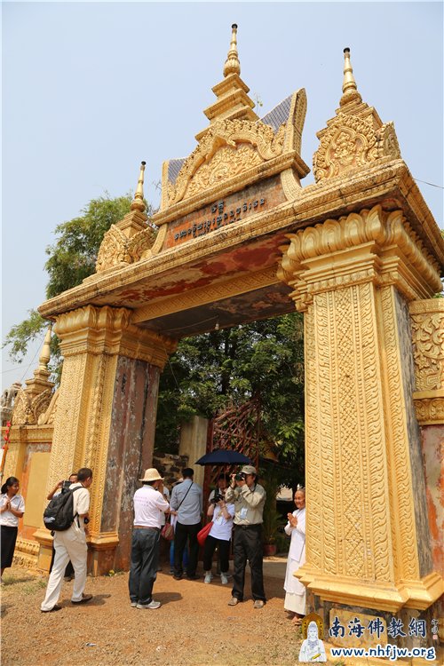42 乌廊山波莱波浪寺寺庙大门.jpg