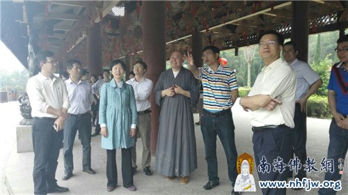麦洁华副市长等一行此次主要对本焕寺二期工程建设及三水大佛的文化价值等进行了相关调研
