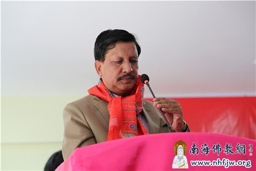 尼泊尔当地地区议员讲话 摄影:顿俊