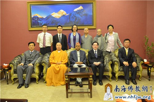 在尼泊尔总统府中方一行与尼泊尔总统合影留念 摄影:顿俊