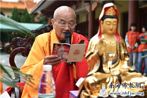 长老慈悲,领唱仪规 摄影:常安