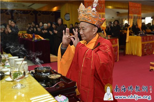 一如长老上台拈香 摄影:常安