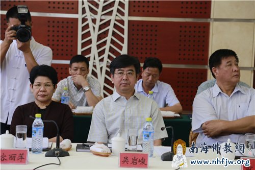 三亚市市长吴岩峻出席座谈会