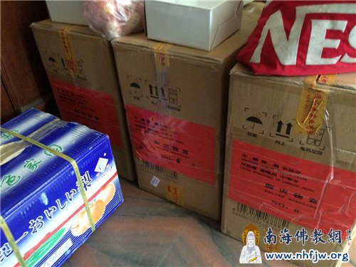 从国内运往尼泊尔加德满都的赈灾物资