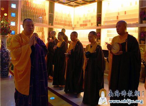 印顺大和尚为地震灾区人民祈福