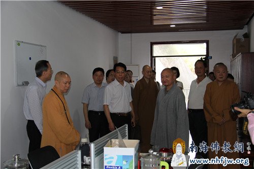 参观教师备课区