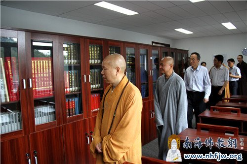 参观图书馆