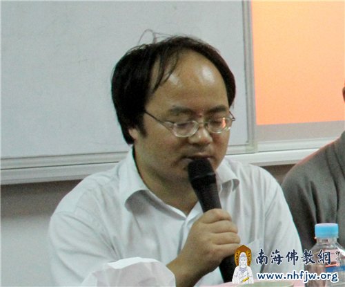 本焕学院教务处主任张海龙讲话