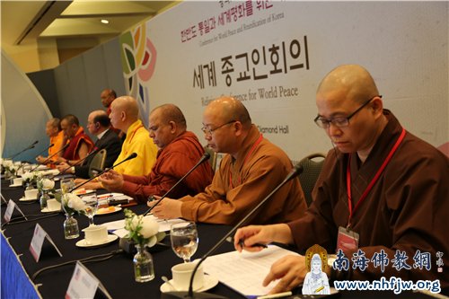 世界各国宗教领袖会议在韩国举行 摄影:顿俊