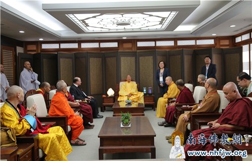 真际长老与各国宗教领袖会谈 摄影:顿俊