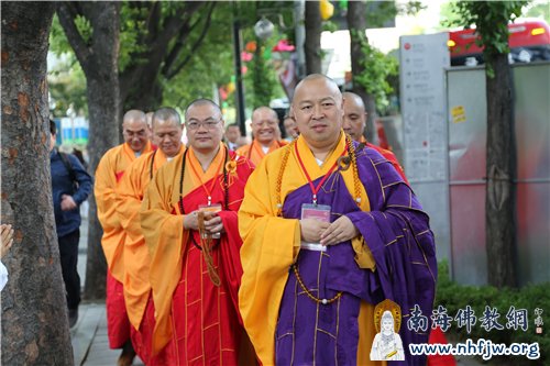 印顺大和尚率中国佛教协会代表团出访韩国并参加迎灯晚会 摄影:顿俊