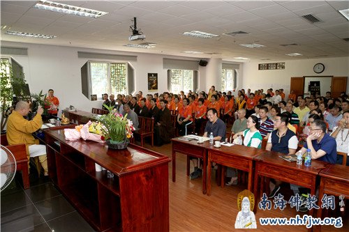 两百多位义工聆听印顺大和尚开示 摄影:邓银生