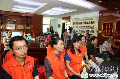 弘法寺义工参加了梅林社区的会议