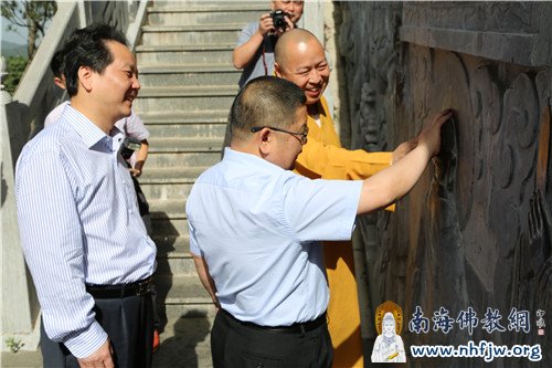 感受慈恩大师的祝福与加持 摄影:顿俊