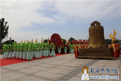乙未年世界华人炎帝故里寻根节开幕式暨拜祖大典隆重开始 摄影:顿俊