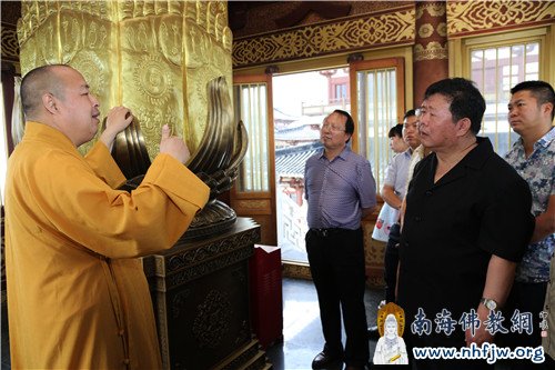 印顺大和尚介绍殿内详情 摄影:顿俊