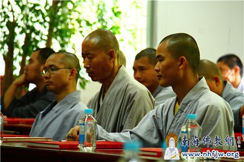 认真聆听大和尚开示