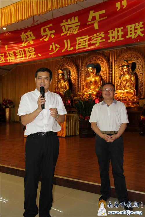 姚任副部长给义工们送上节日的祝福