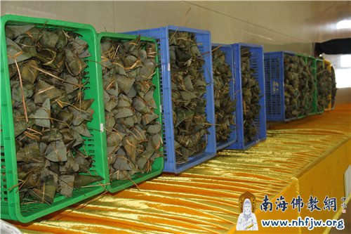 满满的粽子,满满的关爱