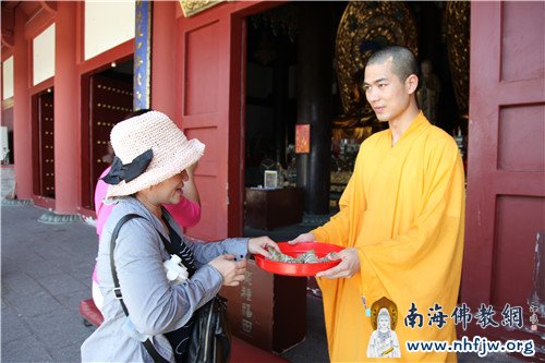 同享端午素粽,共沾法喜