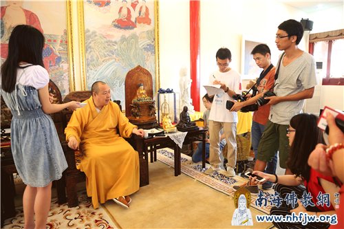印顺大和尚接受采访 摄影:顿俊