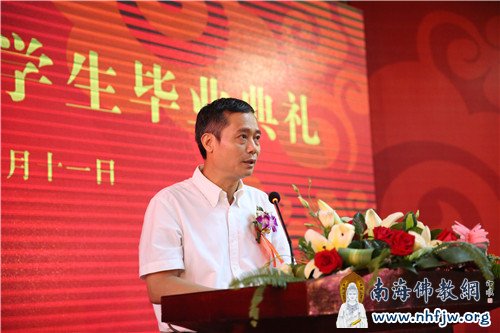 深圳市委统战部副部长兼民宗局局长姚任主持会议 摄影:林恩