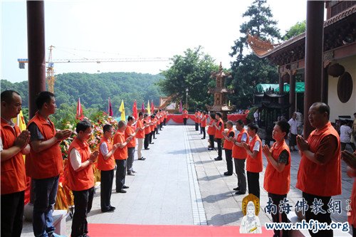 护持毕业典礼的义工团队 摄影:林恩