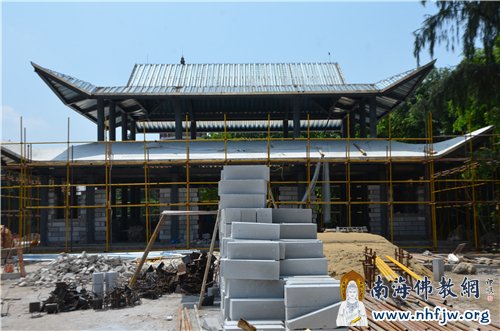 建设中的龙兴寺法堂