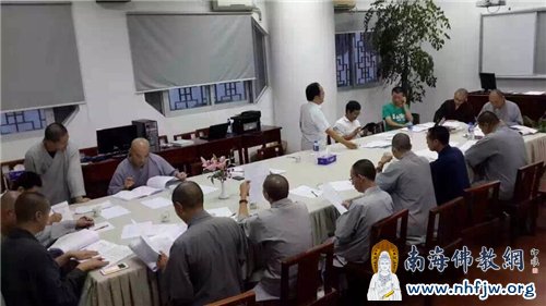 阅卷老师正在认真负责的评卷
