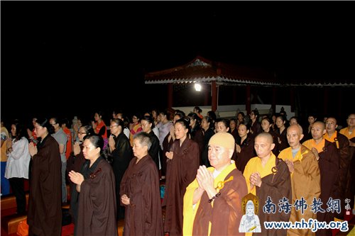 弘法寺常住法师及各界护法信众诵经祈福