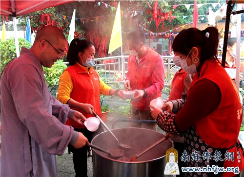 万佛禅寺施粥现场(二)