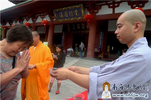南山寺施粥现场